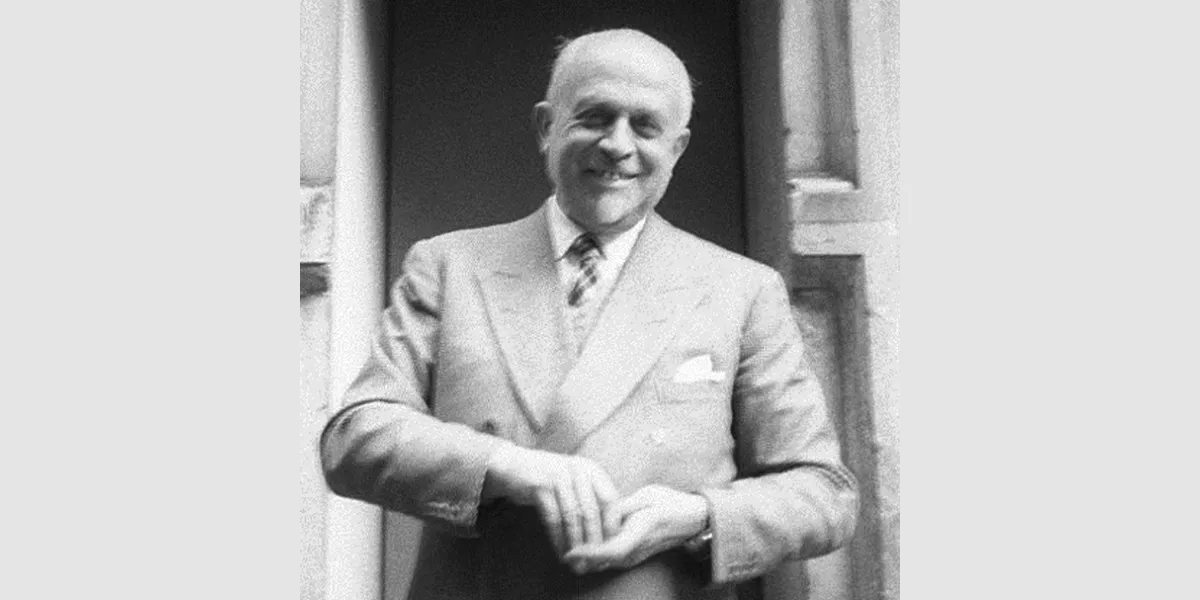 Piero Portaluppi (پیِرو پورتالوپی) طراح کالکشن Finishes ماندلی