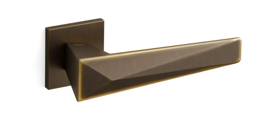 مارکو پیوا (Marco Piva) طراح کالکشن Finishes ماندلی