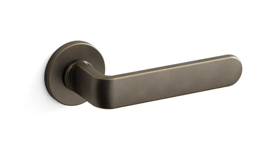 Piero Portaluppi (پیِرو پورتالوپی) طراح کالکشن Finishes ماندلی