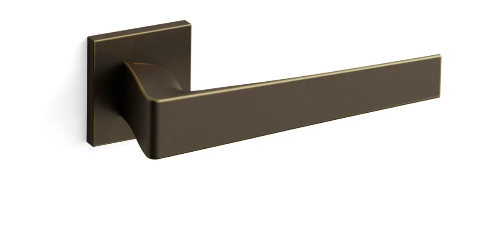 مارکو پیوا (Marco Piva) طراح کالکشن Finishes ماندلی