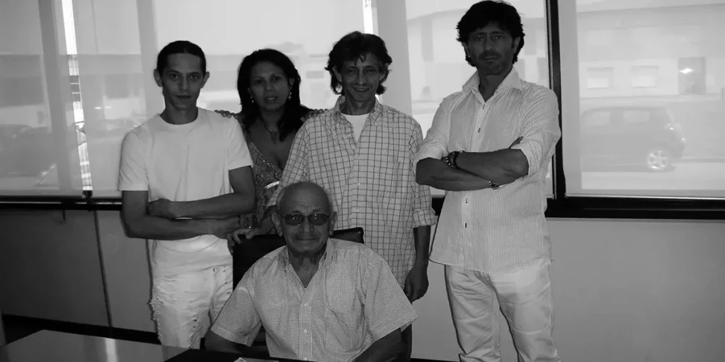 داستان برند آنتونیولوپی را اینجا بخوانید 