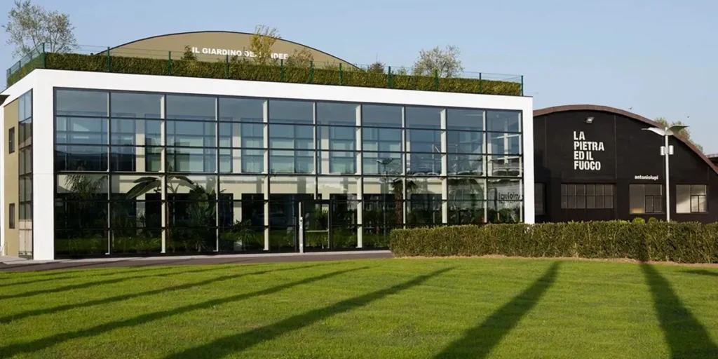 داستان برند آنتونیولوپی را اینجا بخوانید 